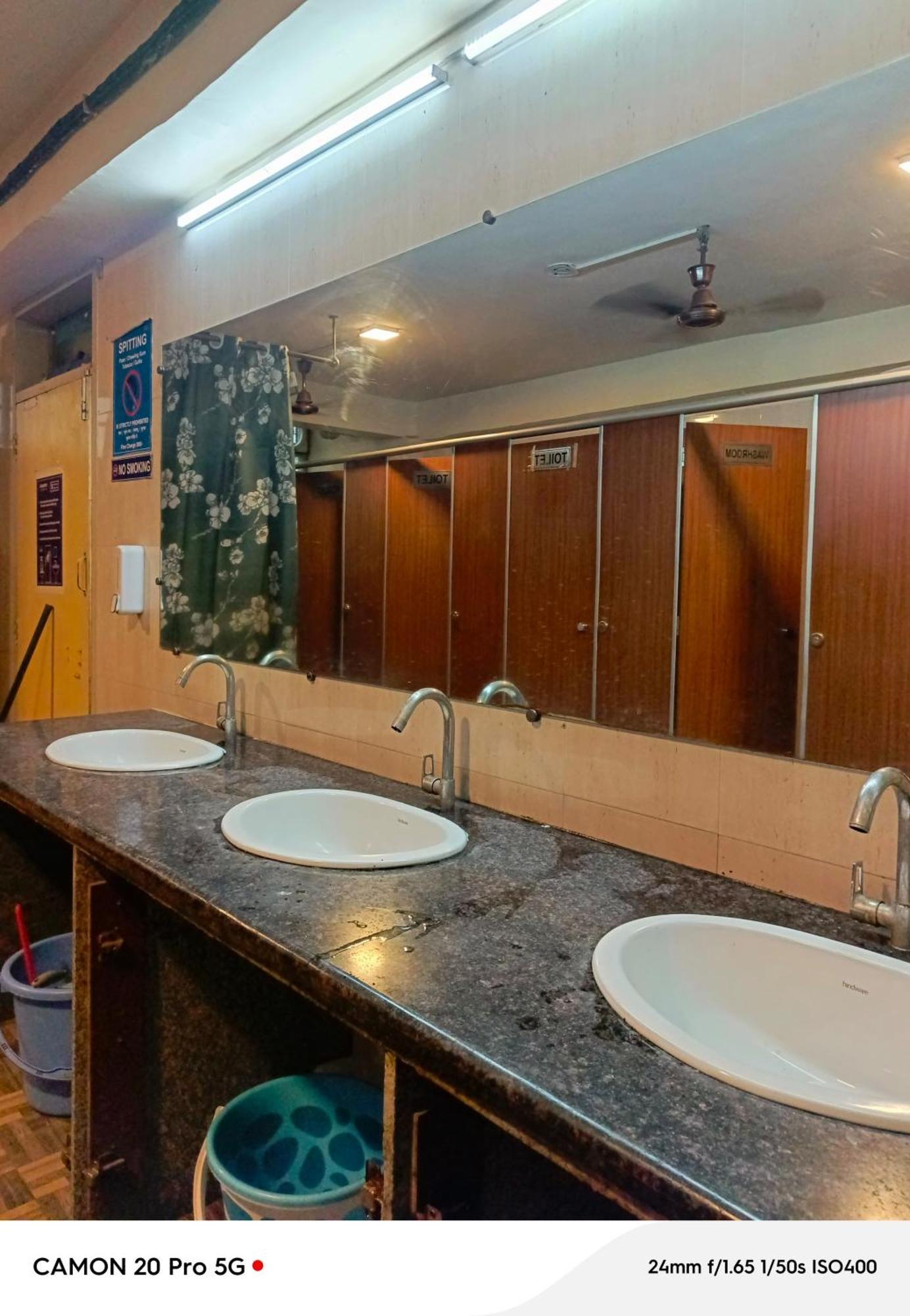 Homestay Ac Dormitory 新德里 外观 照片
