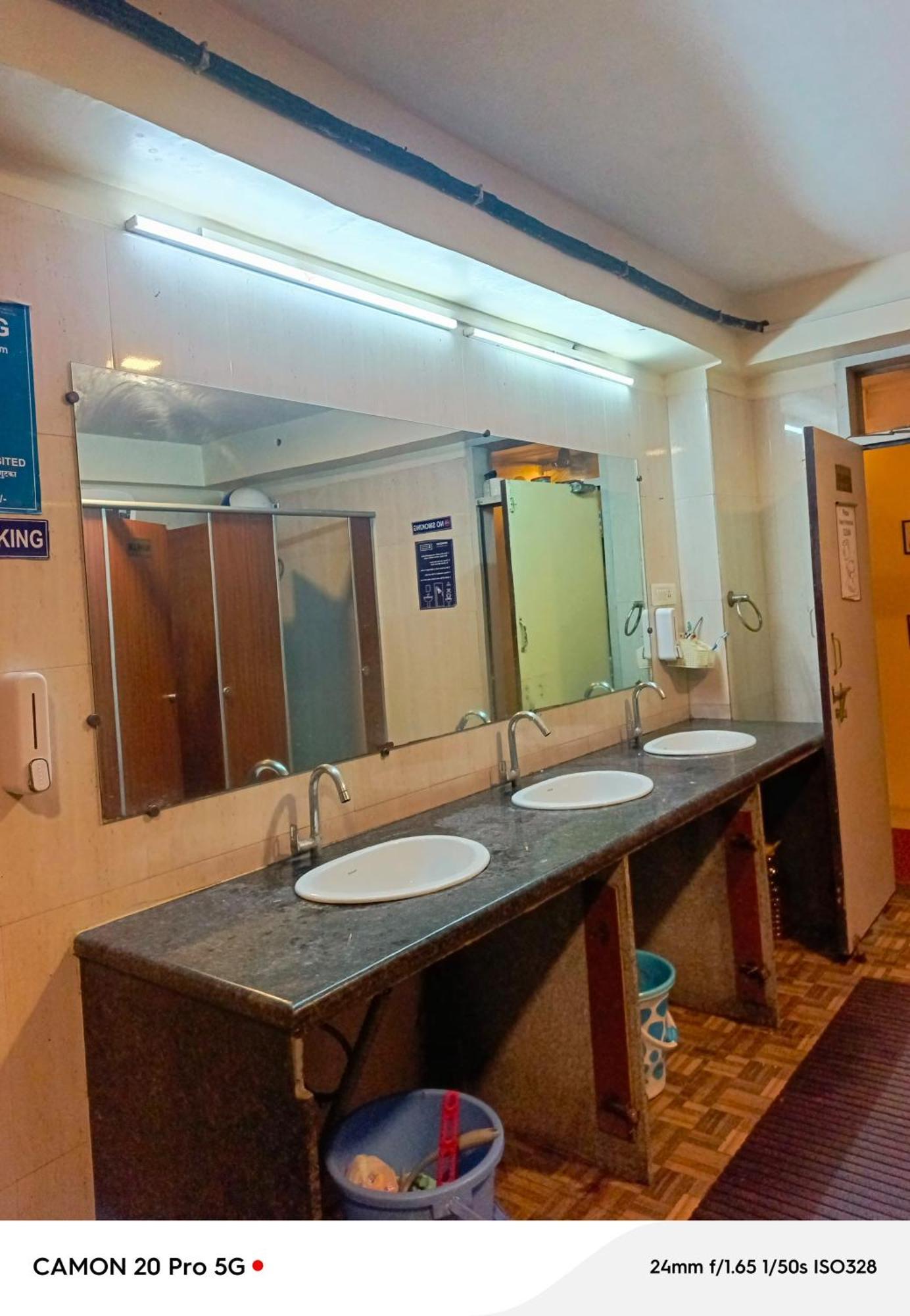 Homestay Ac Dormitory 新德里 外观 照片